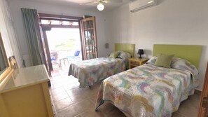 2 chambres, fer et planche à repasser, Wi-Fi gratuit, draps fournis