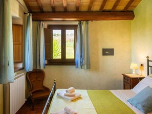 9 chambres, coffres-forts dans les chambres, bureau
