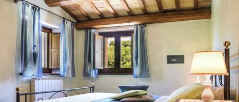 9 bedrooms, in-room safe, desk, iron/ironing board