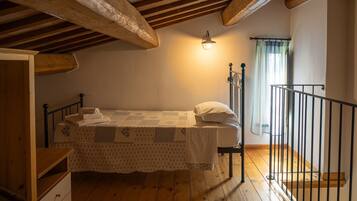 9 bedrooms, in-room safe, desk, iron/ironing board