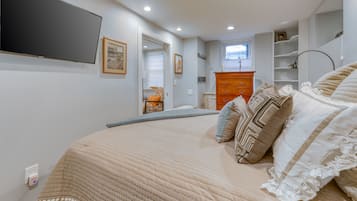 2 bedrooms, iron/ironing board, internet, bed sheets