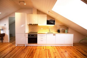 Fridge, microwave, oven, stovetop - Unique Design Loft @Intendente (Lisboa)