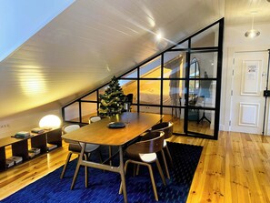 2 bedrooms, iron/ironing board, internet, bed sheets