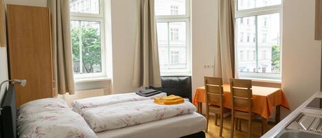 Studio (Typ A- 17) | Wohnbereich | 32-Zoll-Flachbildfernseher mit Kabelempfang, Fernseher