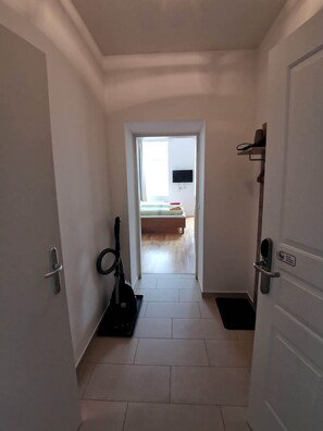 Interior entrance - Apartments Hellwagstraße (Vienna)