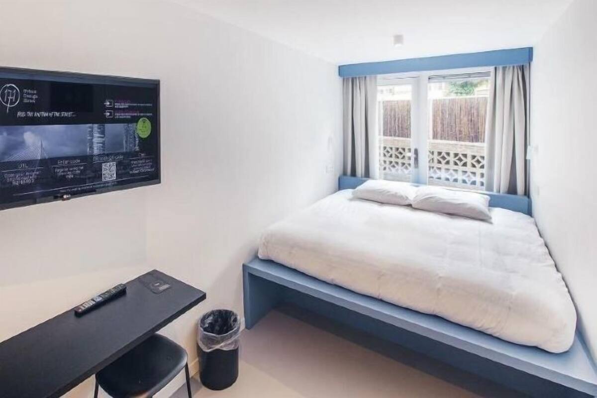 Minibar, in-room safe, WiFi (free), individually decorated