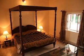 Deluxe Room | Desk, rollaway beds, free WiFi