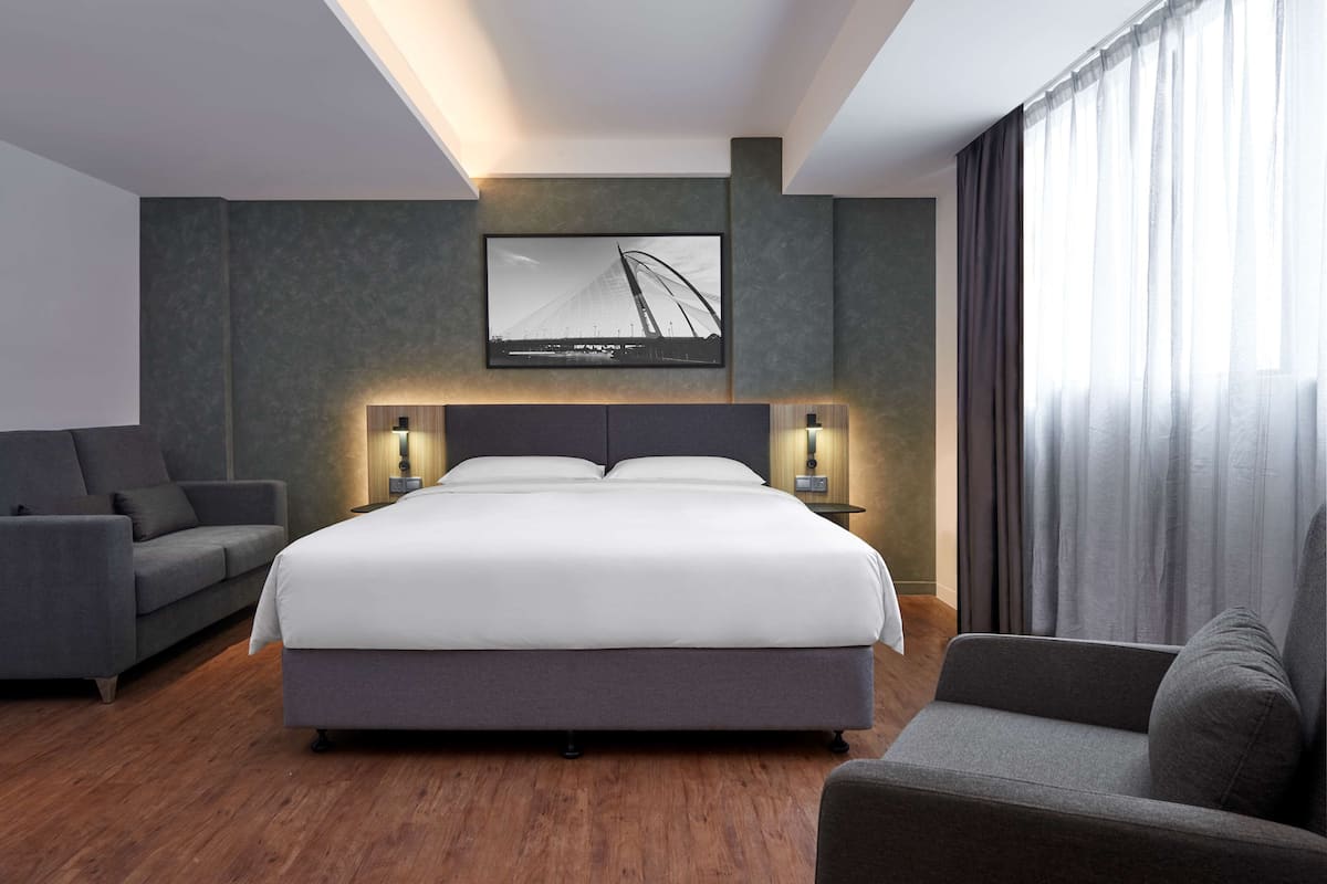 Minibar, két bảo mật tại phòng, bàn 