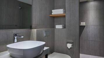Shower, rainfall showerhead, free toiletries, hair dryer