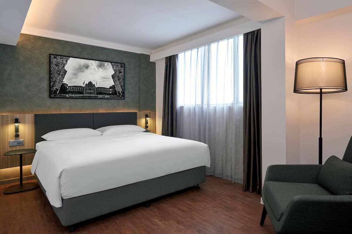 Minibar, két bảo mật tại phòng, bàn 
