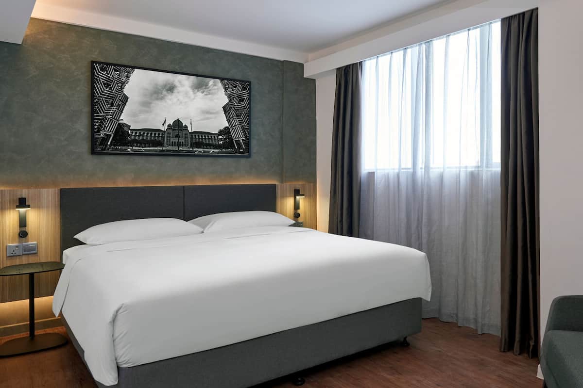 Minibar, két bảo mật tại phòng, bàn 