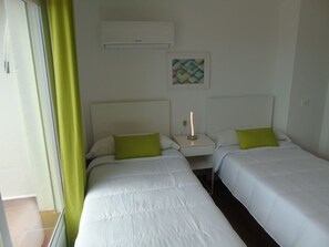 5 bedrooms, desk, free WiFi, bed sheets