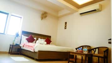 Executive Room | In-room safe, iron/ironing board, free WiFi