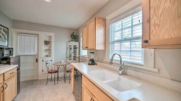 Fridge, microwave, stovetop, dishwasher