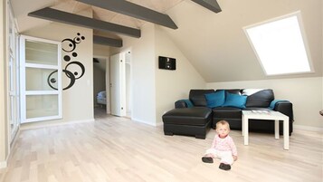 熨斗/熨板、折叠床/加床（额外收费）、免费 WiFi、床单