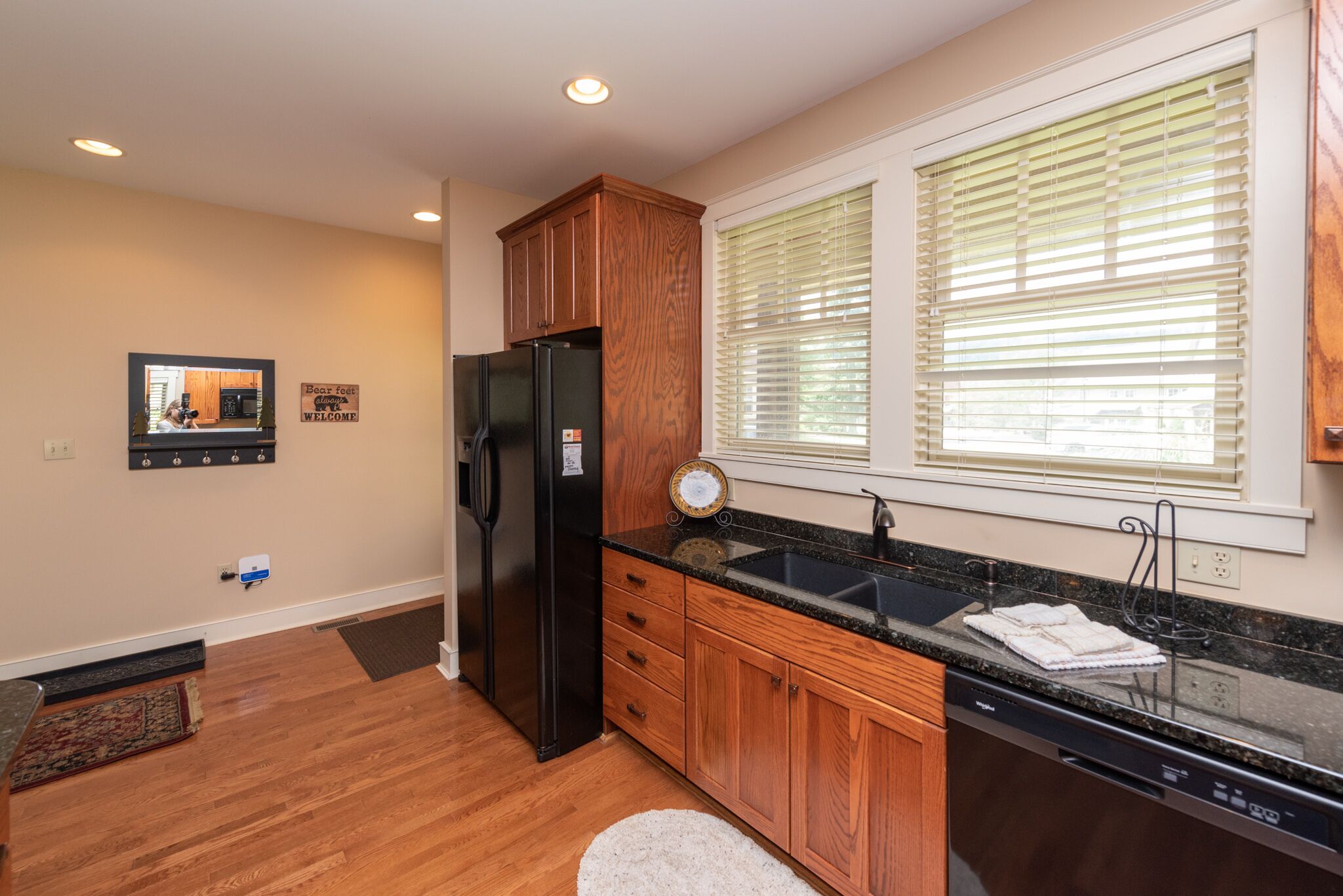 Bear Foot: Lake Area, Hot Tub, A/C, Fireplace!