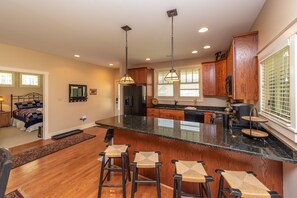 4 bedrooms, free WiFi, bed sheets