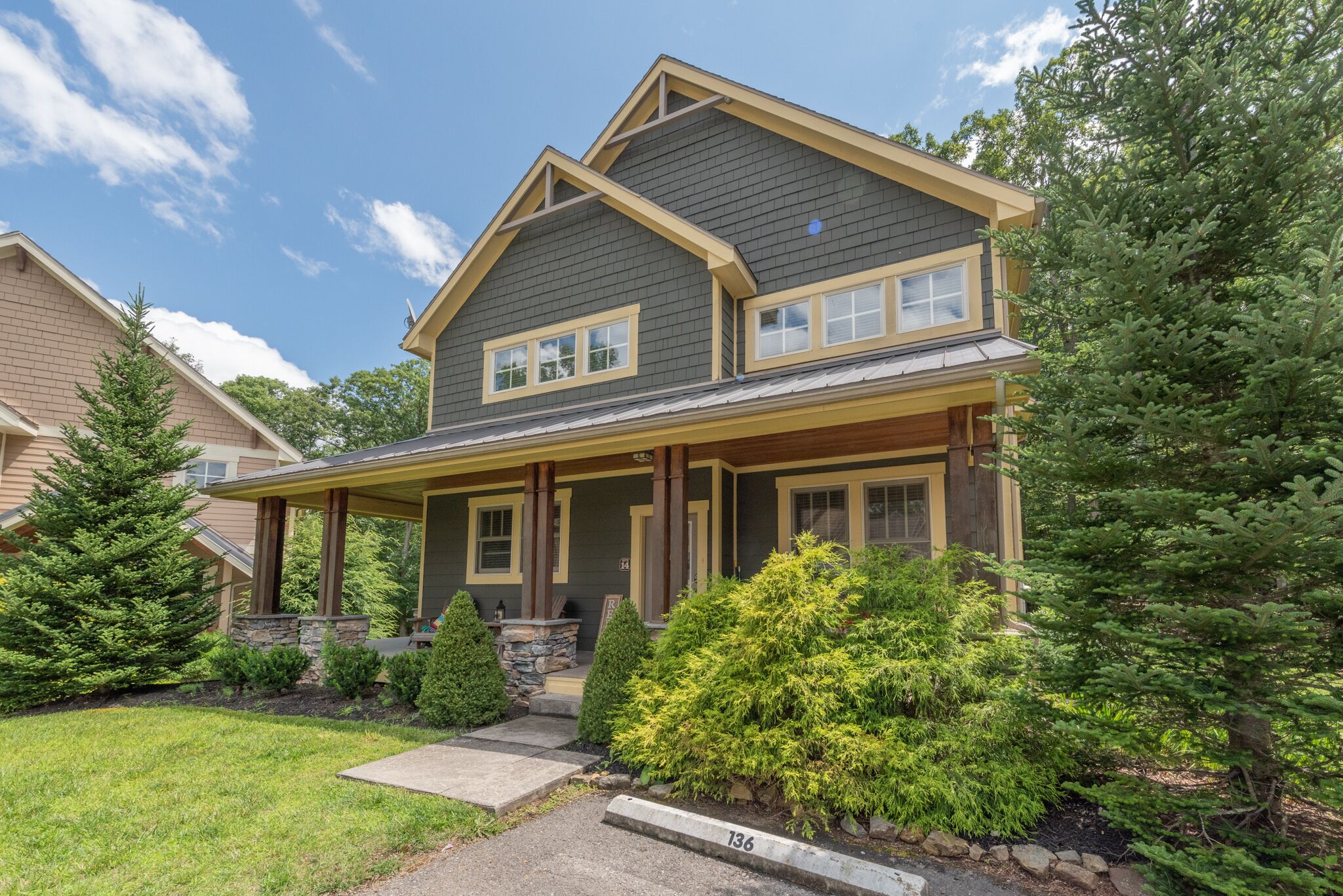 Bear Foot: Lake Area, Hot Tub, A/C, Fireplace!