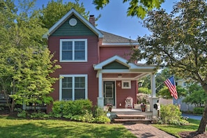 Exterior - Day Trips to Boyne Mtn! Downtown Charlevoix Duplex (Charlevoix)