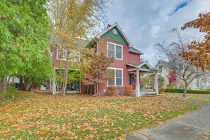 Exterior - Day Trips to Boyne Mtn! Northwest Michigan Duplex (Charlevoix)