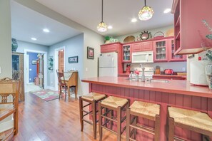 Fridge, microwave, stovetop, dishwasher - Day Trips to Boyne Mtn! Northwest Michigan Duplex (Charlevoix)