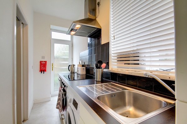 KĂŒhlschrank, Mikrowelle, Ofen, Herdplatte