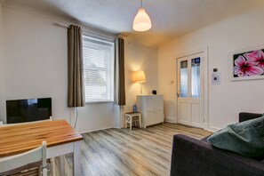 تلفزيون، مشغل دي في دي، كُتُب، مكتبة فيديو