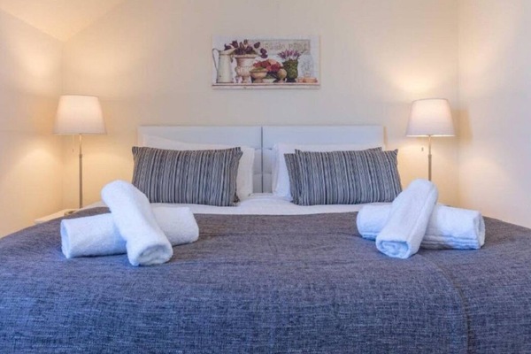 1 chambre, fer et planche Ă repasser, Wi-Fi gratuit, draps fournis