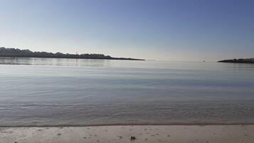 Aan het strand, wit zand