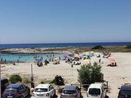 Sulla spiaggia, sabbia bianca