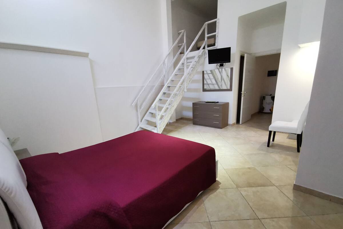 Grand Room, Multiple Beds | WiFi (free)