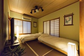3 bedrooms, desk, iron/ironing board, free WiFi - 2 mins SHINJUKU Modern 3 Bedrooms10 people1AA15 - Smile / Shinjuku-ku Tokyo (Shinjuku-ku)