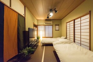 3 habitaciones, escritorio, tabla de planchar con plancha y wifi gratis 