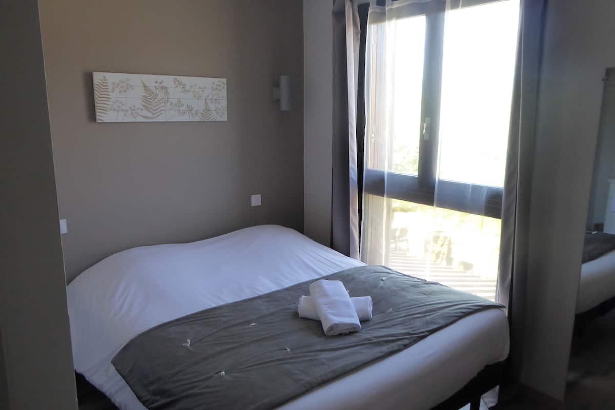 classic room | individually decorated, individually furnished, iron/ironing board