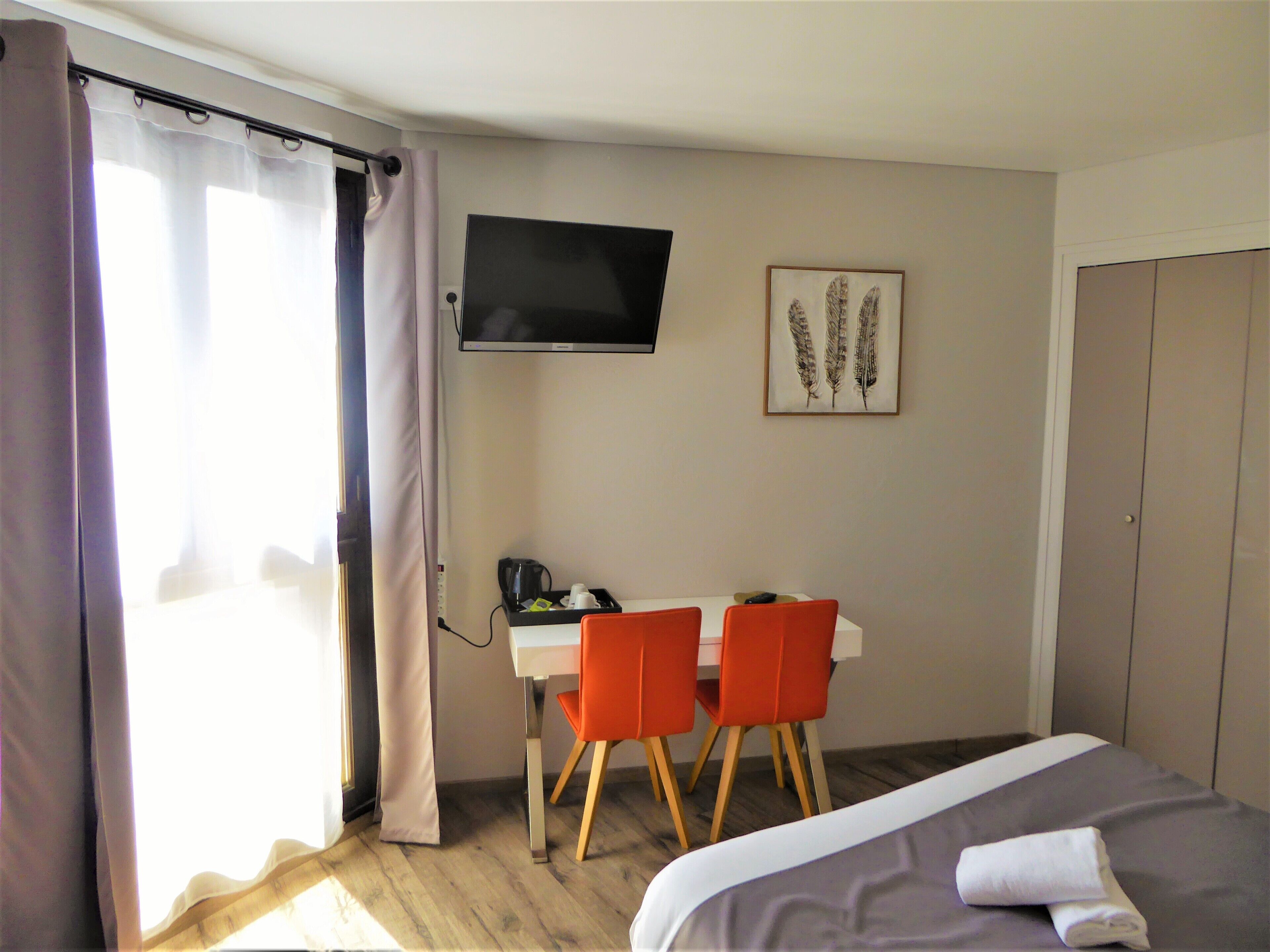 classic room | individually decorated, individually furnished, iron/ironing board