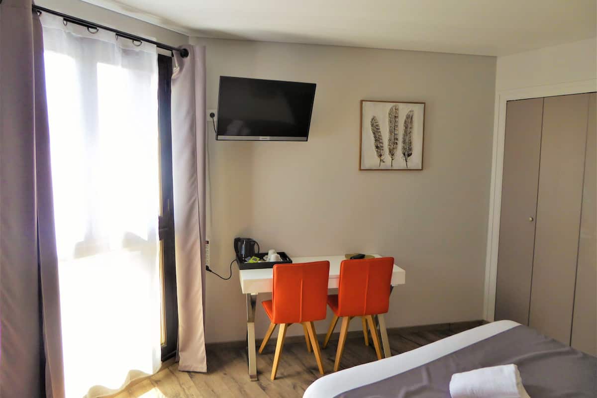 classic room | individually decorated, individually furnished, iron/ironing board