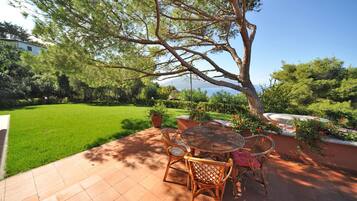 Villa, 4 Schlafzimmer, Gartenblick (Villa Enfola) | Terrasse/Patio