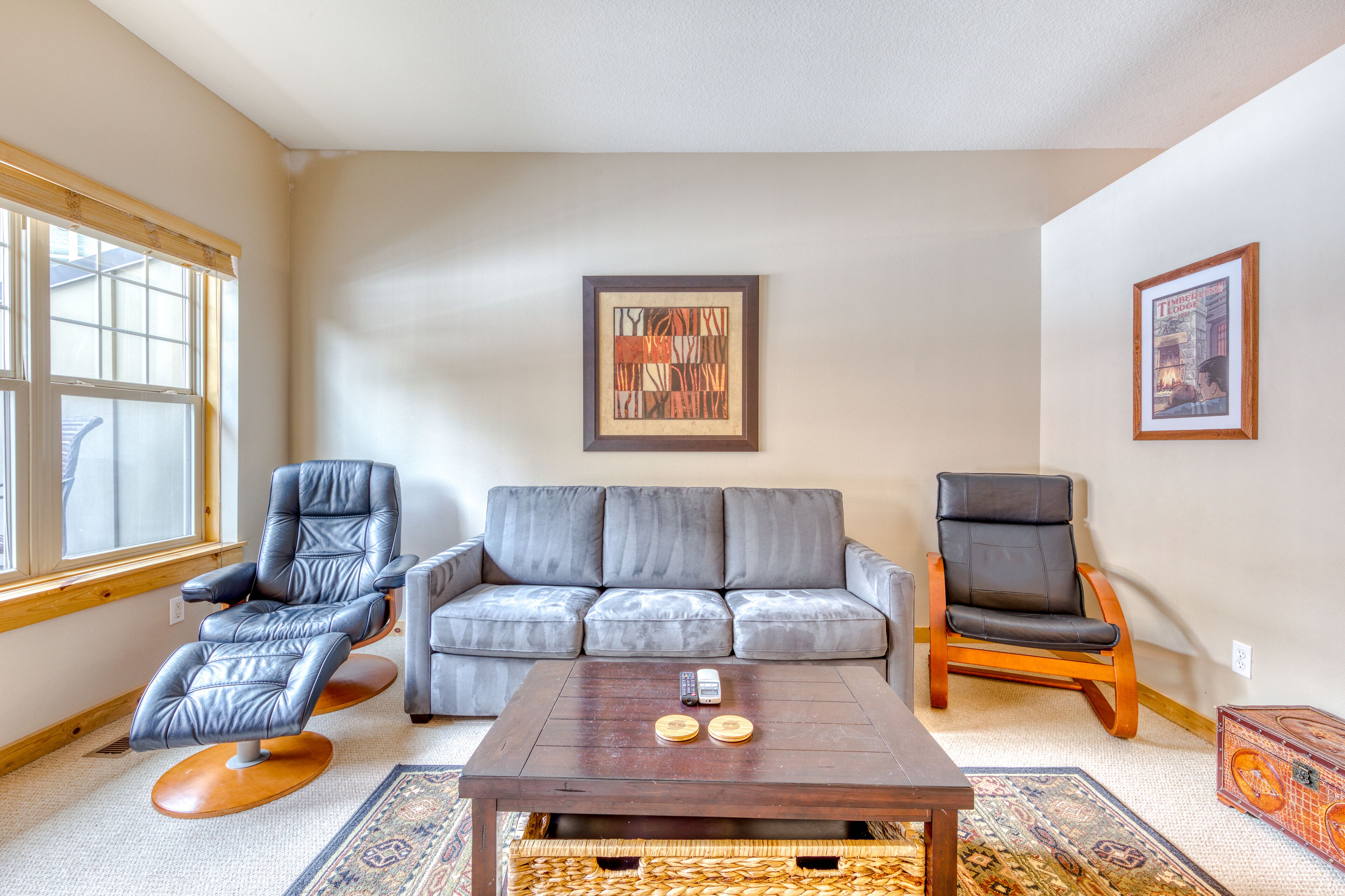 Beautifully updated Mt. Hood condo with pool/hot tub & easy access to skiing