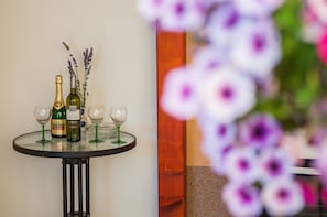 Triple Room (Triple Room with Terrace) | 4 bedrooms, free WiFi, bed sheets - Apartments Anita (Split)