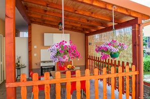 Habitación triple (Triple Room with Terrace) | Terraza o patio