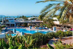 2 piscinas externas