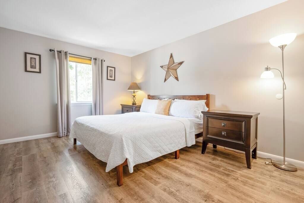 1 habitación, tabla de planchar con plancha, wifi gratis y ropa de cama 