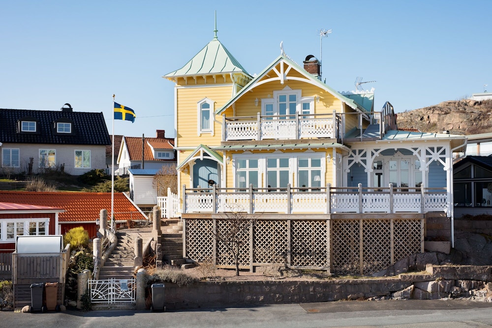 Strandflickornas Havshotell by null