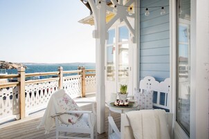 Decoración personalizada, muebles diferentes y cortinas blackout 