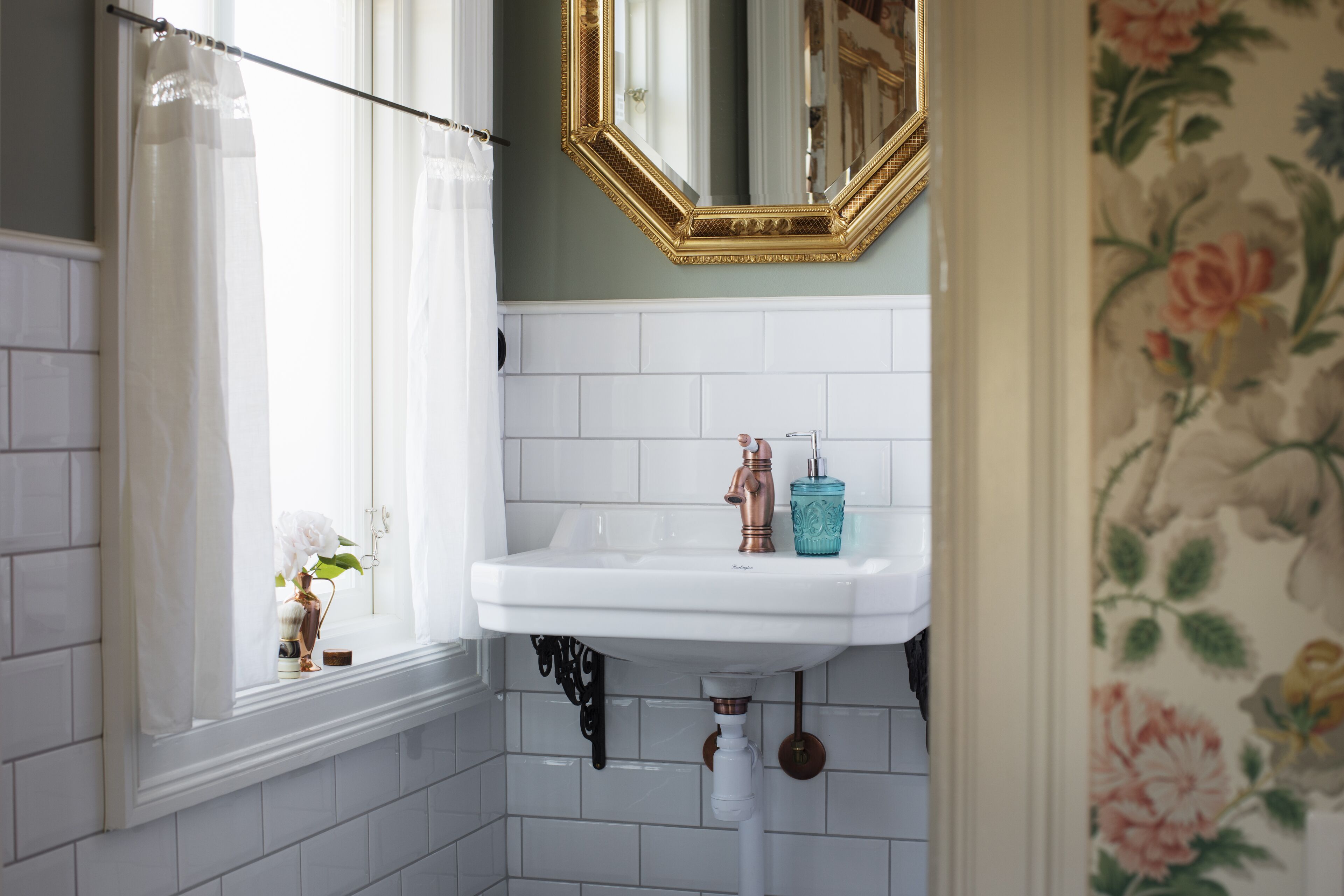 romantic double room | bathroom sink