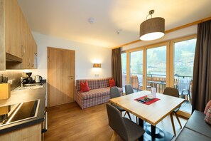 Apartment, 2 Bedrooms (Bergblick) | Living area | 42-inch flat-screen TV with cable channels, TV - Appartement-Pension Kendlbacher (Grossarl)