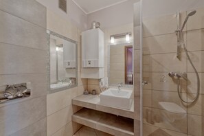 Comfort Studio | Bathroom