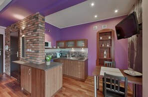 Comfort-Studio | Eigene Kochnische | Kühlschrank, Mikrowelle, Herdplatte, Espressomaschine