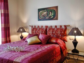 3 chambres, coffres-forts dans les chambres, fer et planche à repasser