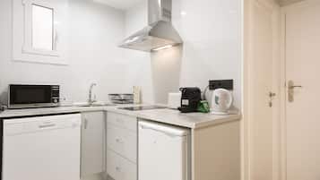 Refrigerador, microondas, horno, placa de cocina